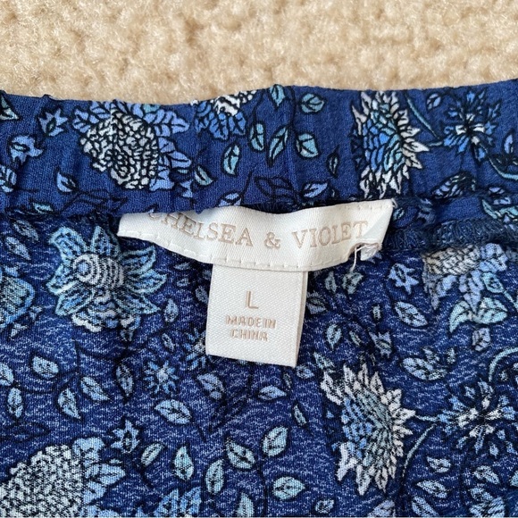 Chelsea & Violet Blue Floral Skirt Size Large - Picture 4 of 5